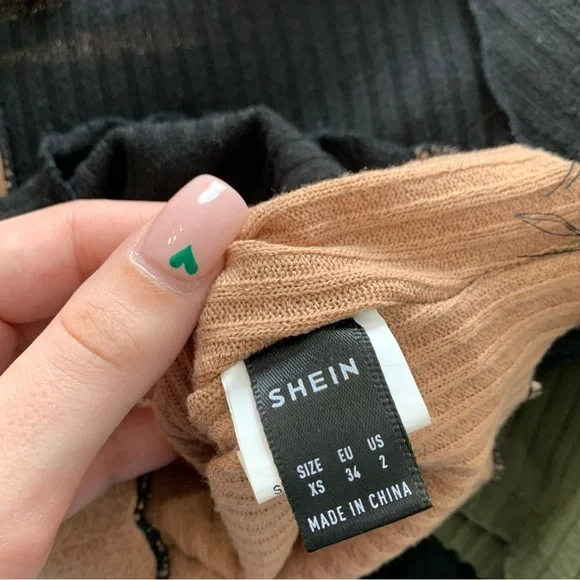 3/30$🤍 SHEIN | Lettuce trim two toned cropped tee - Picture 4 of 4